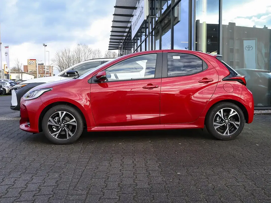 Toyota Yaris - Thumbnail 3