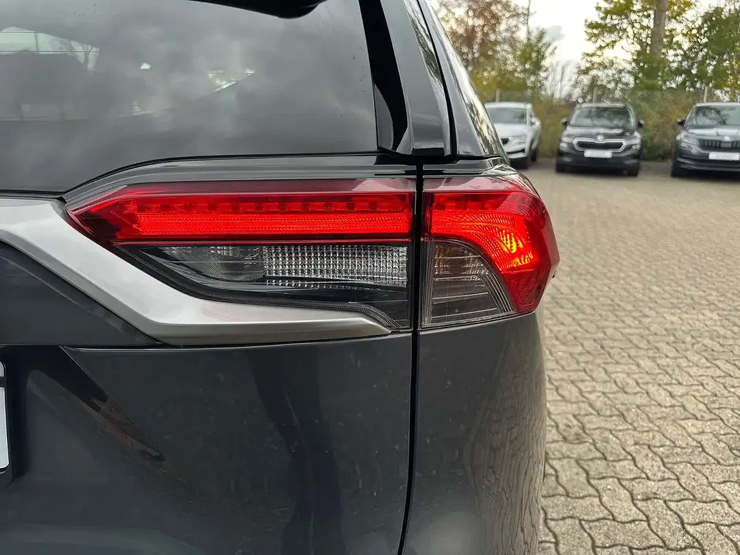 Toyota RAV 4 - Thumbnail 11