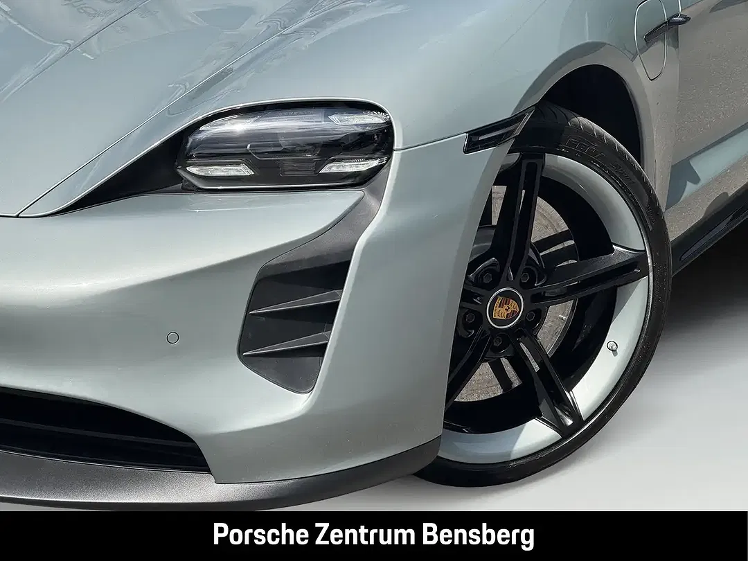 Porsche Taycan - Thumbnail 10