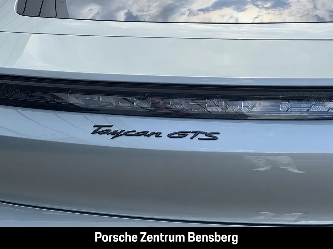 Porsche Taycan - Thumbnail 13