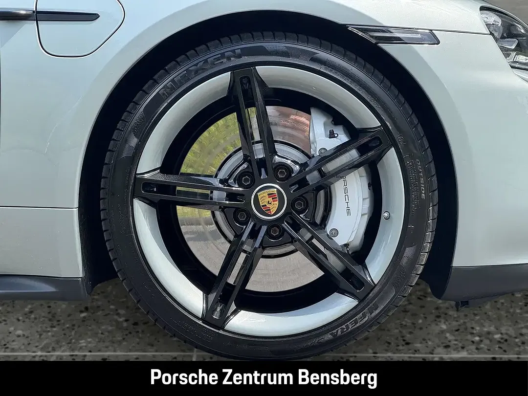 Porsche Taycan - Thumbnail 15