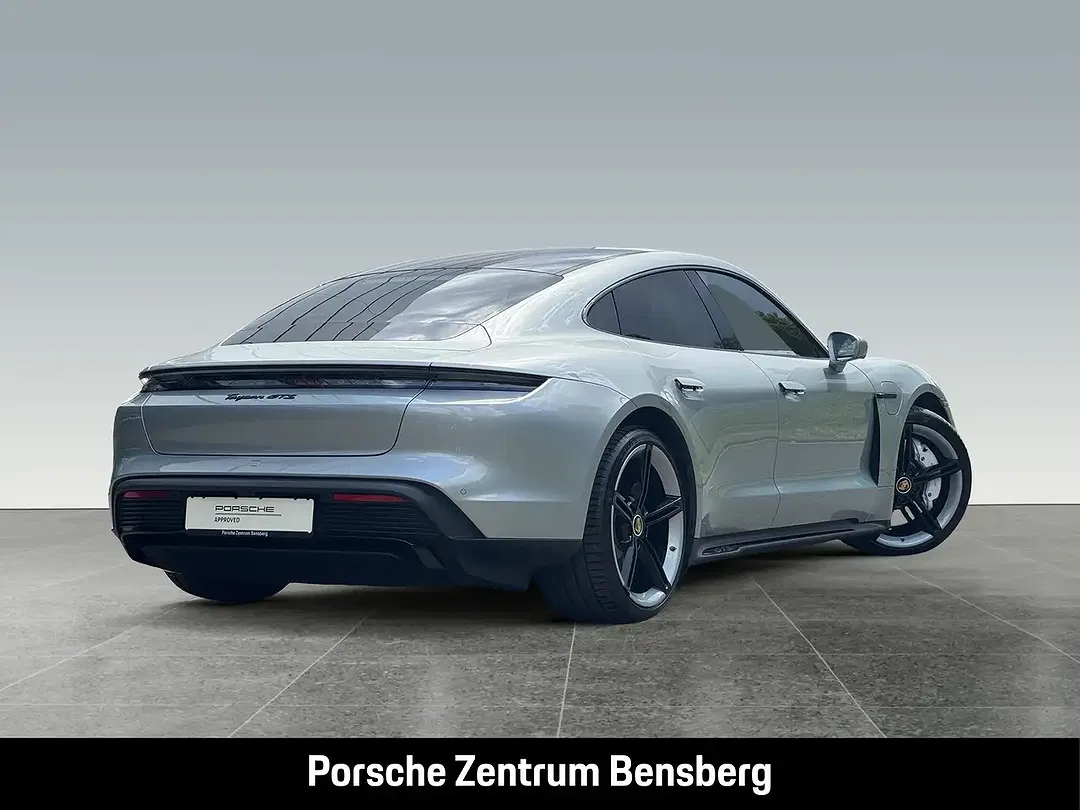 Porsche Taycan - Thumbnail 4