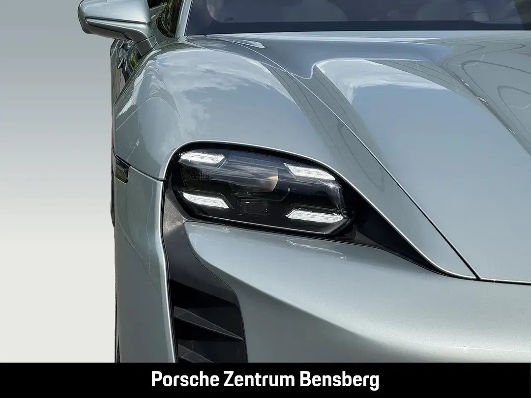 Porsche Taycan - Thumbnail 9