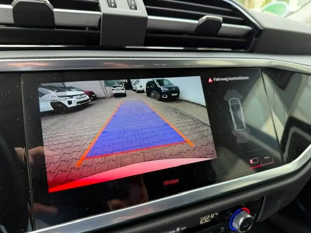 Audi Q3 - Thumbnail 14