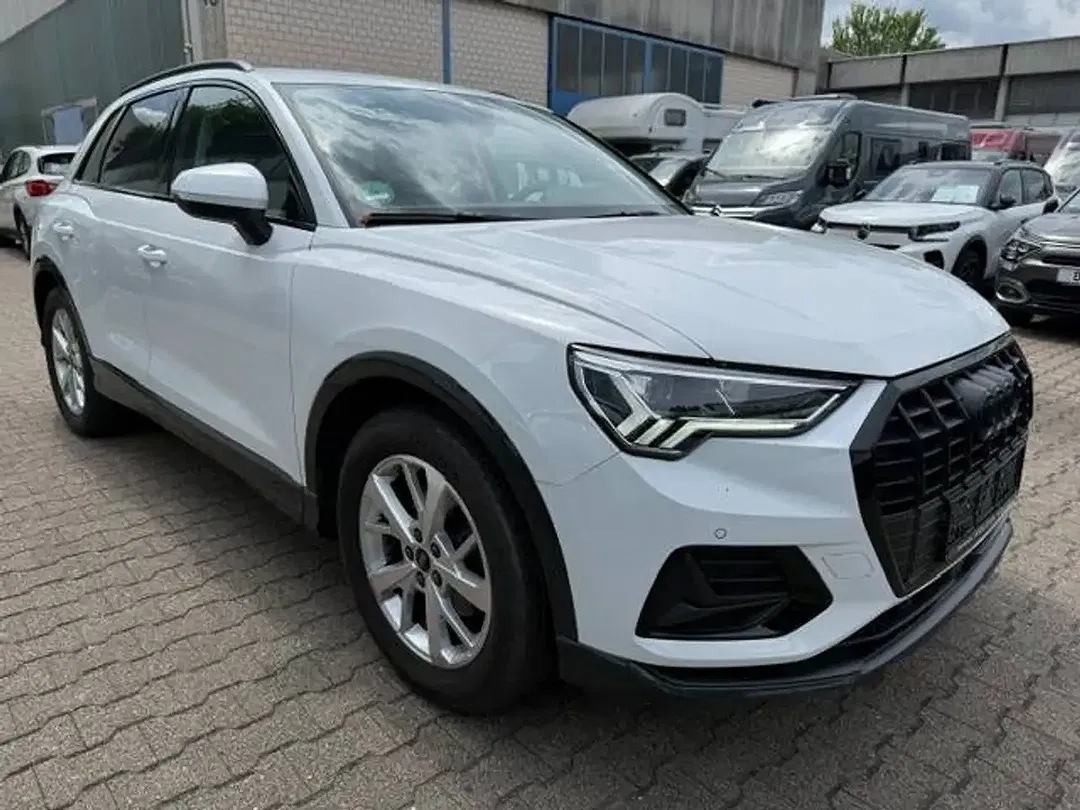 Audi Q3 - Thumbnail 3