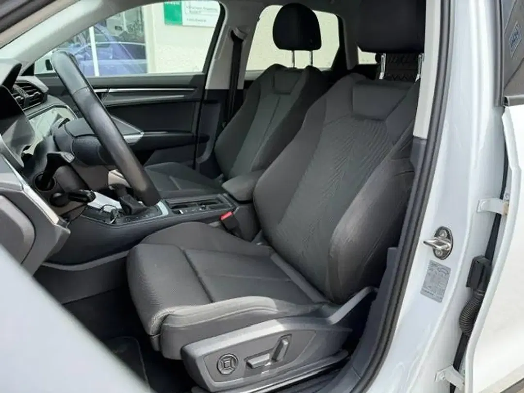 Audi Q3 - Thumbnail 6