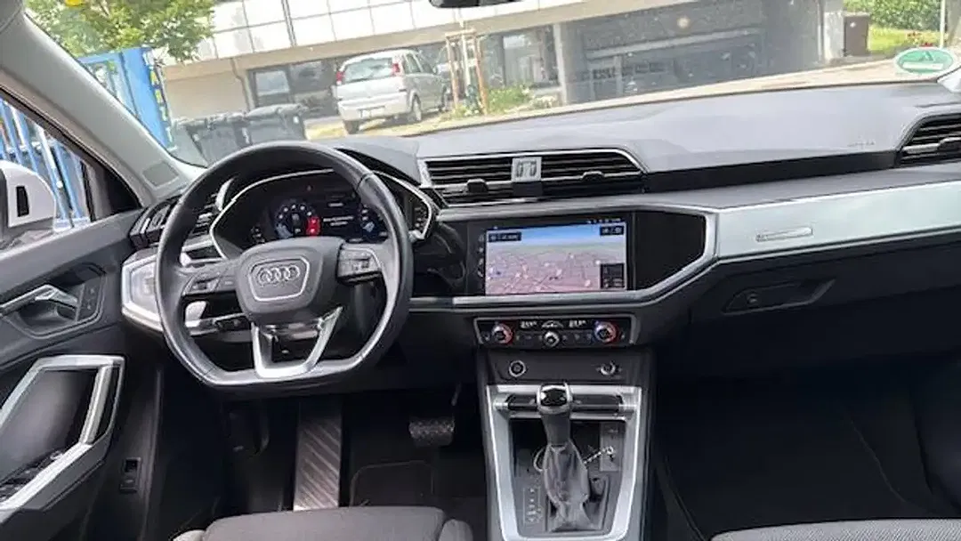 Audi Q3 - Thumbnail 8