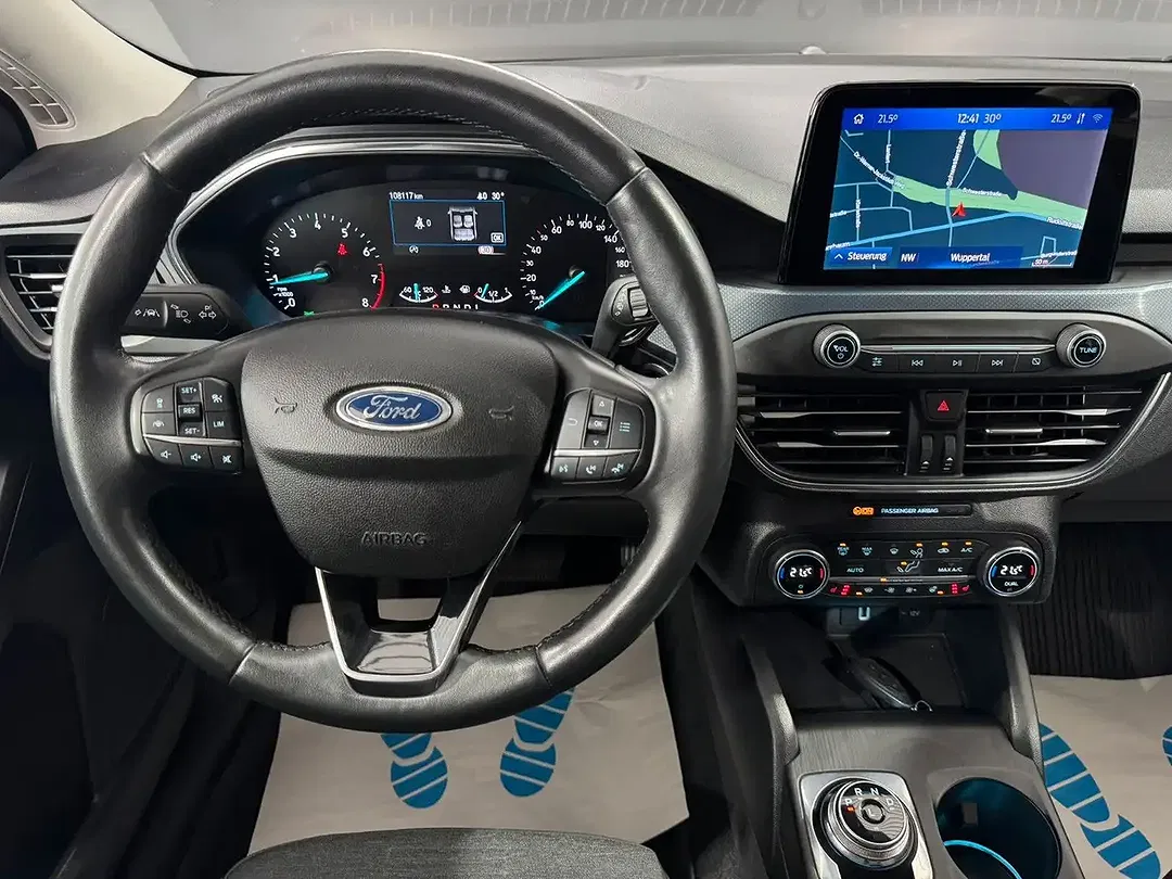 Ford Focus - Thumbnail 12