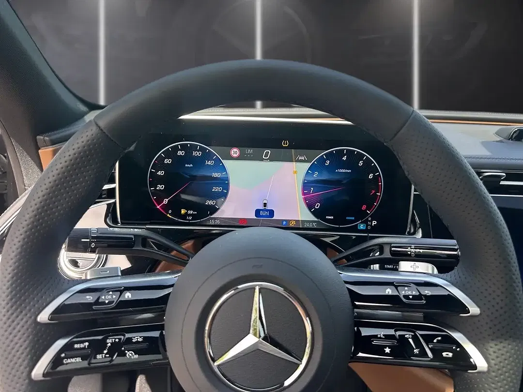 Mercedes-Benz E 200 - Thumbnail 19