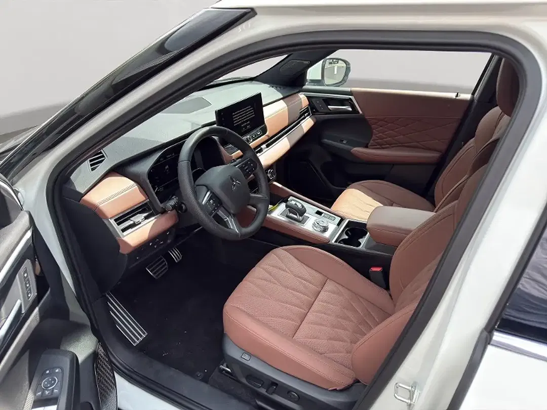 Mitsubishi Outlander - Thumbnail 10