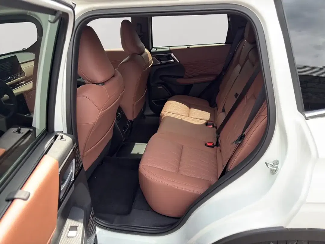 Mitsubishi Outlander - Thumbnail 13