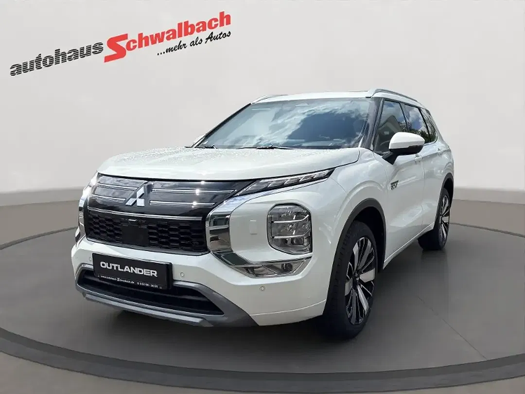 Mitsubishi Outlander - Thumbnail 2
