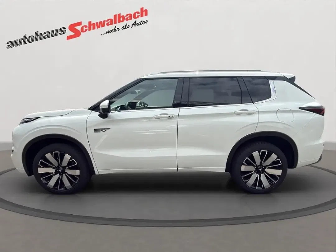 Mitsubishi Outlander - Thumbnail 3