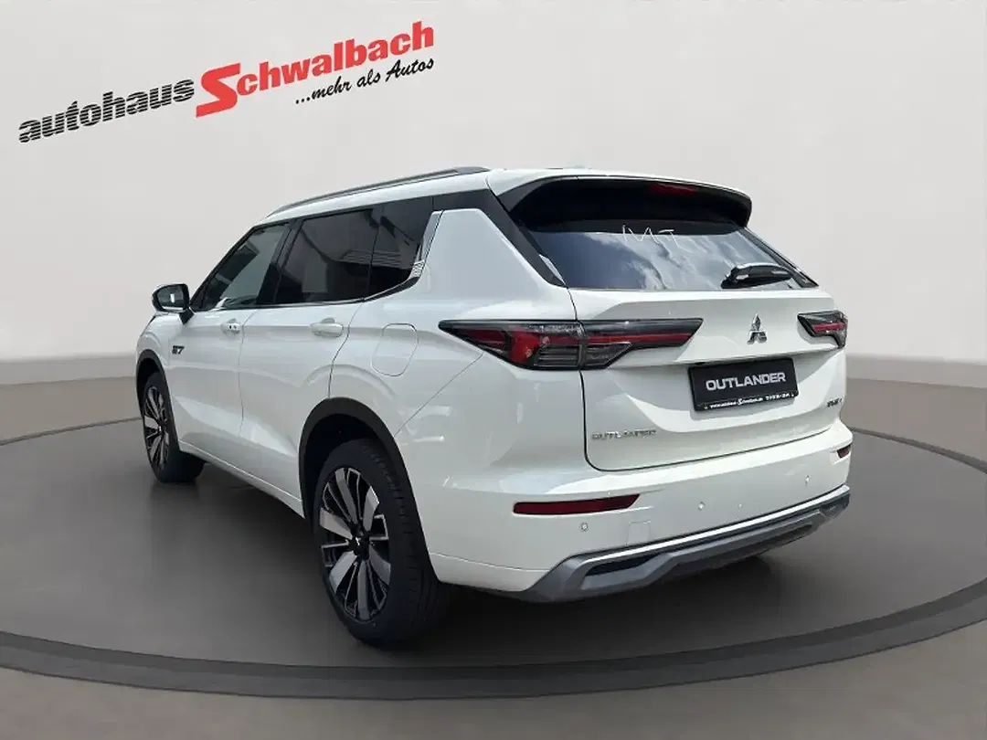 Mitsubishi Outlander - Thumbnail 4
