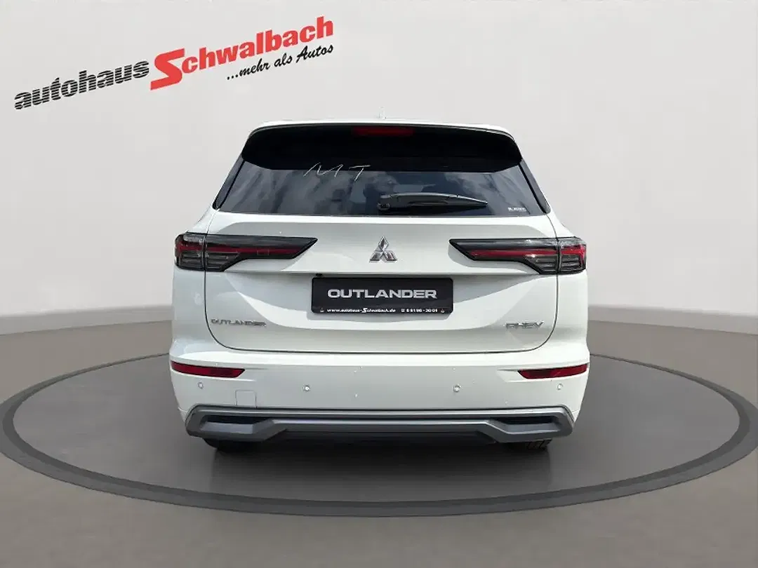Mitsubishi Outlander - Thumbnail 5