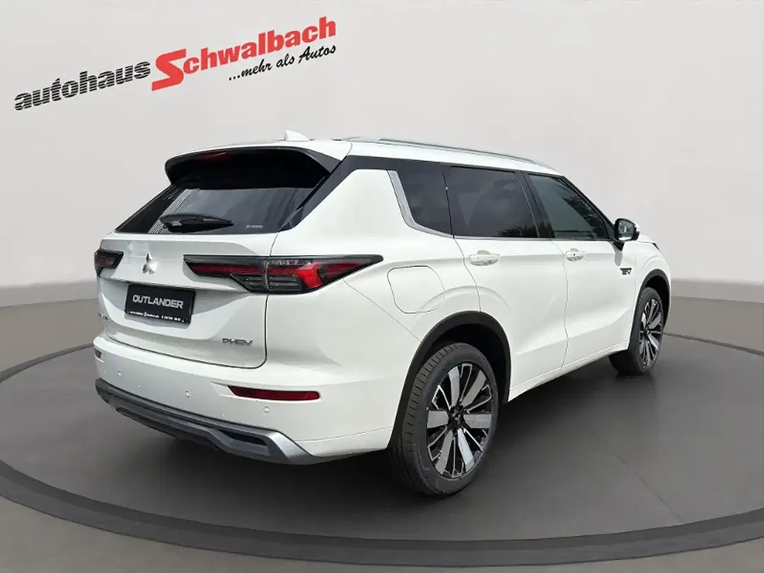 Mitsubishi Outlander - Thumbnail 6