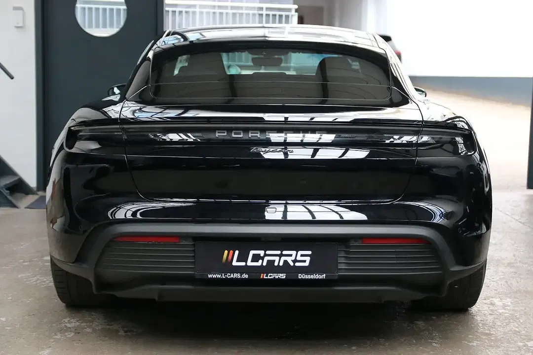 Porsche Taycan - Thumbnail 10