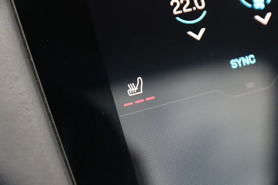 Porsche Taycan - Thumbnail 13