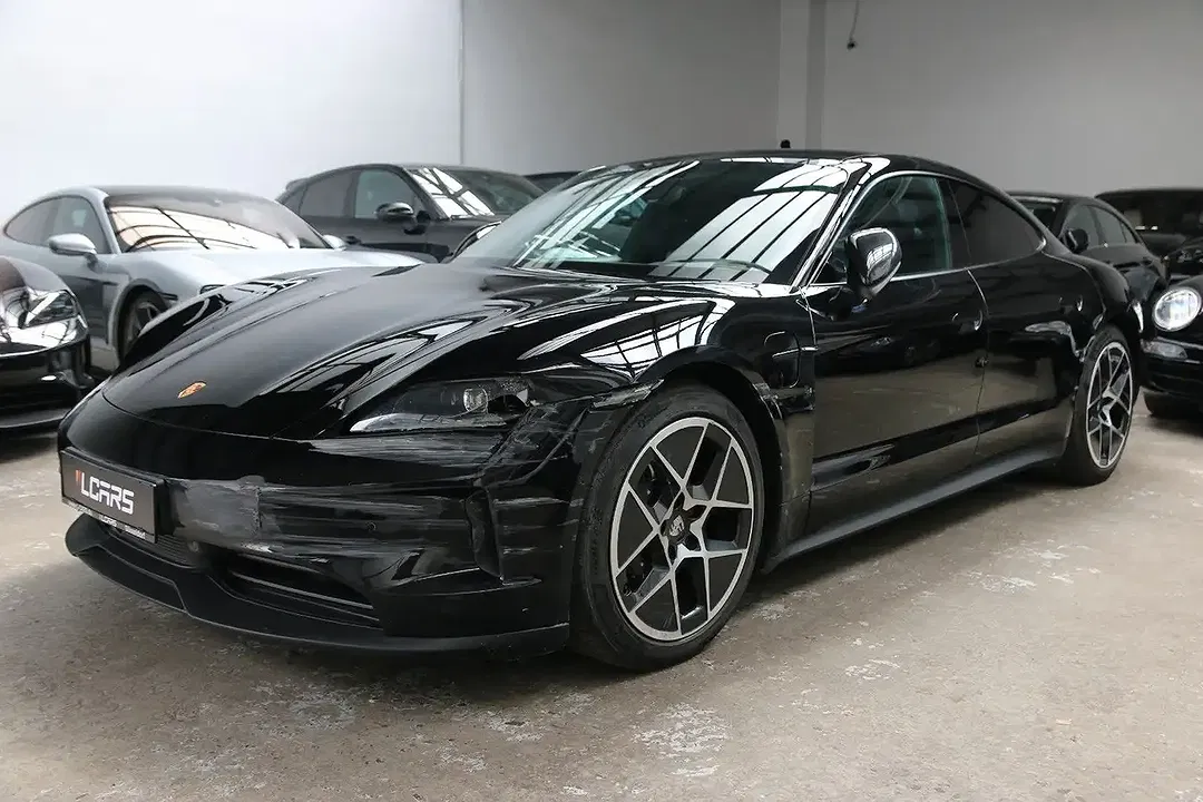 Porsche Taycan - Thumbnail 2