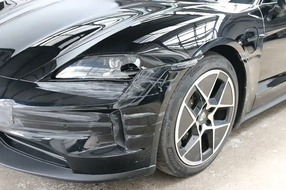 Porsche Taycan - Thumbnail 5