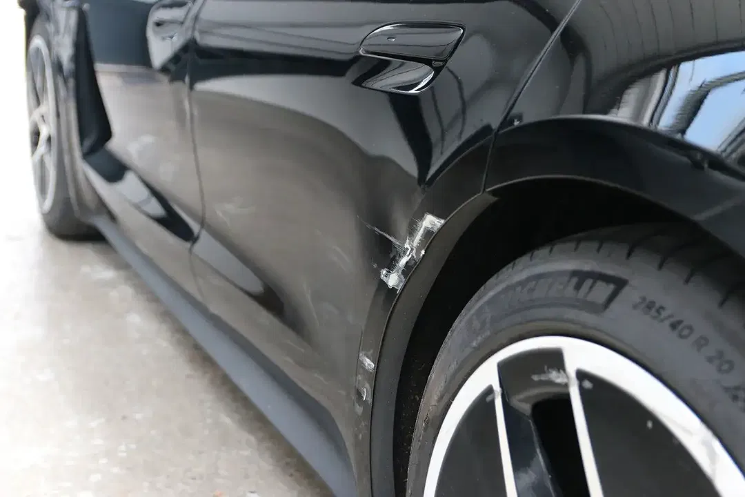 Porsche Taycan - Thumbnail 6