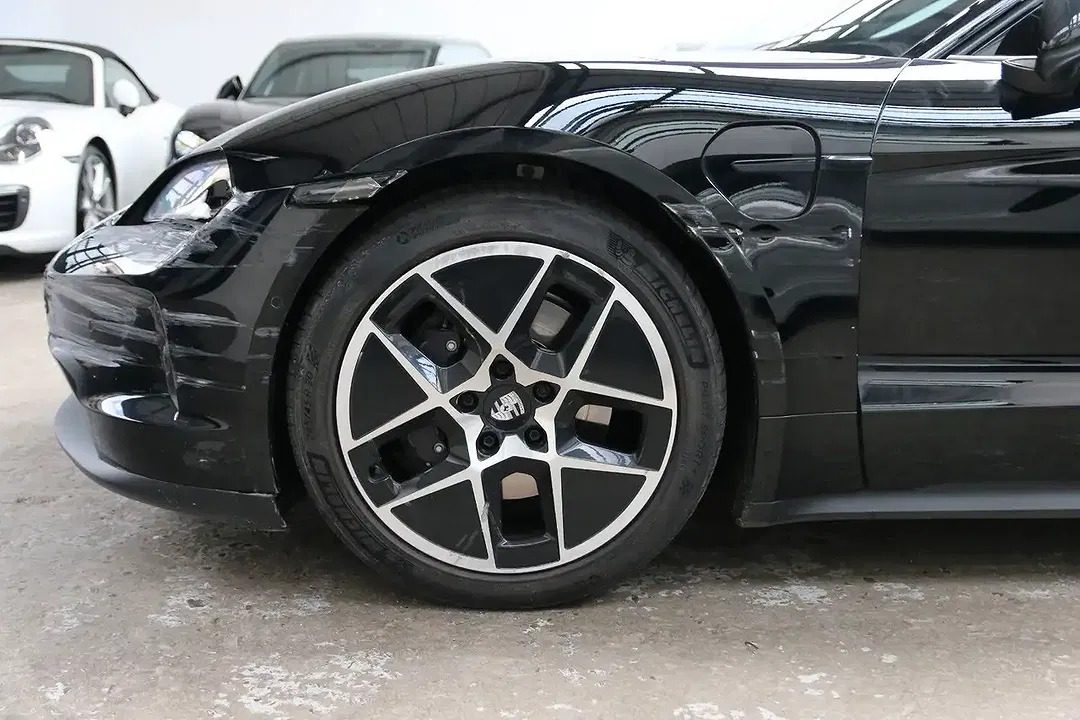 Porsche Taycan - Thumbnail 7