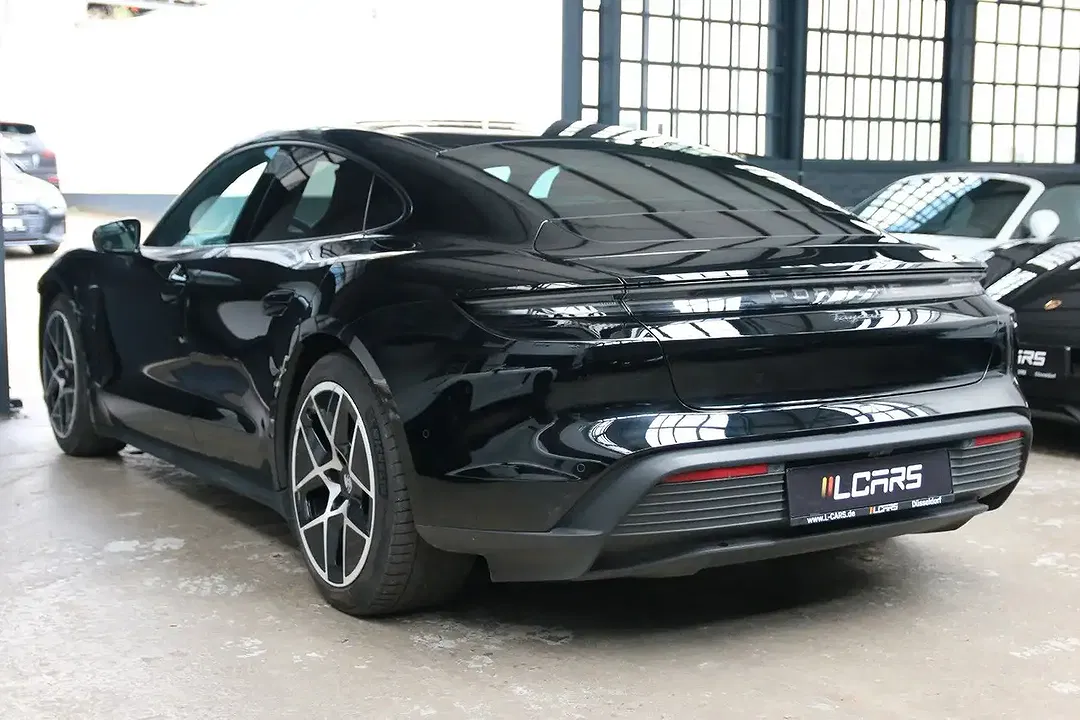 Porsche Taycan - Thumbnail 9