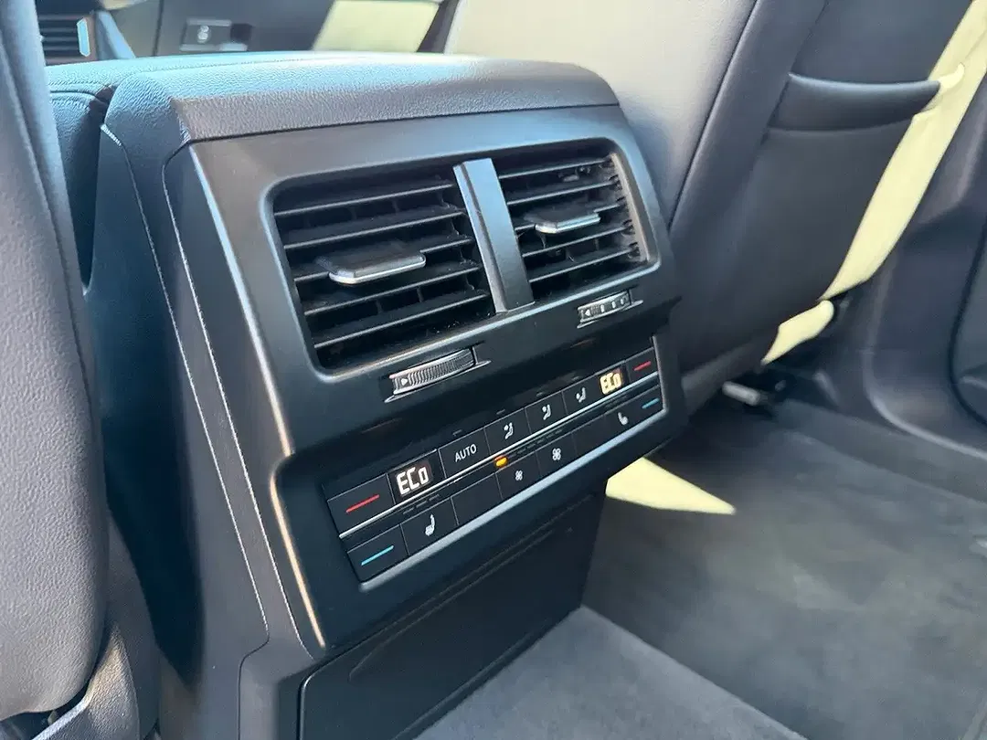 Volkswagen Touareg - Thumbnail 15