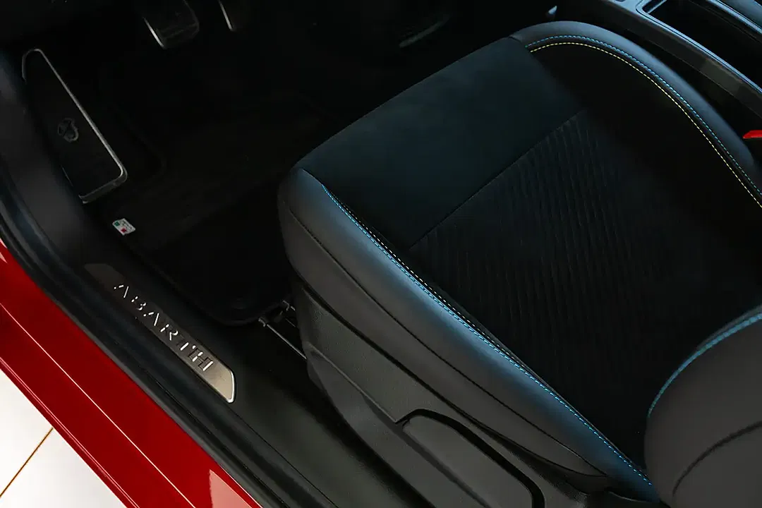 Abarth 500e - Thumbnail 12