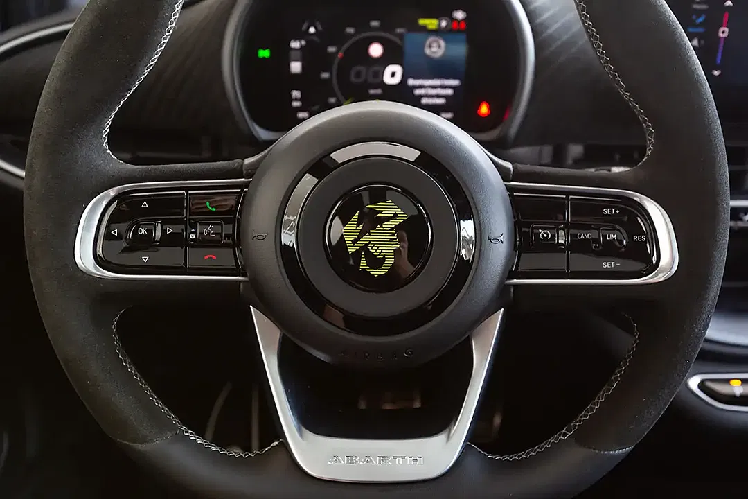 Abarth 500e - Thumbnail 5
