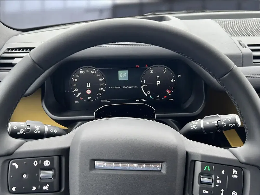 Land Rover Defender - Thumbnail 13