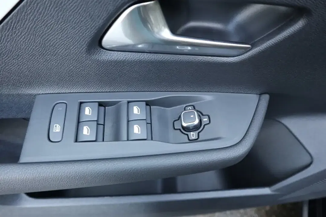 Opel Astra - Thumbnail 8