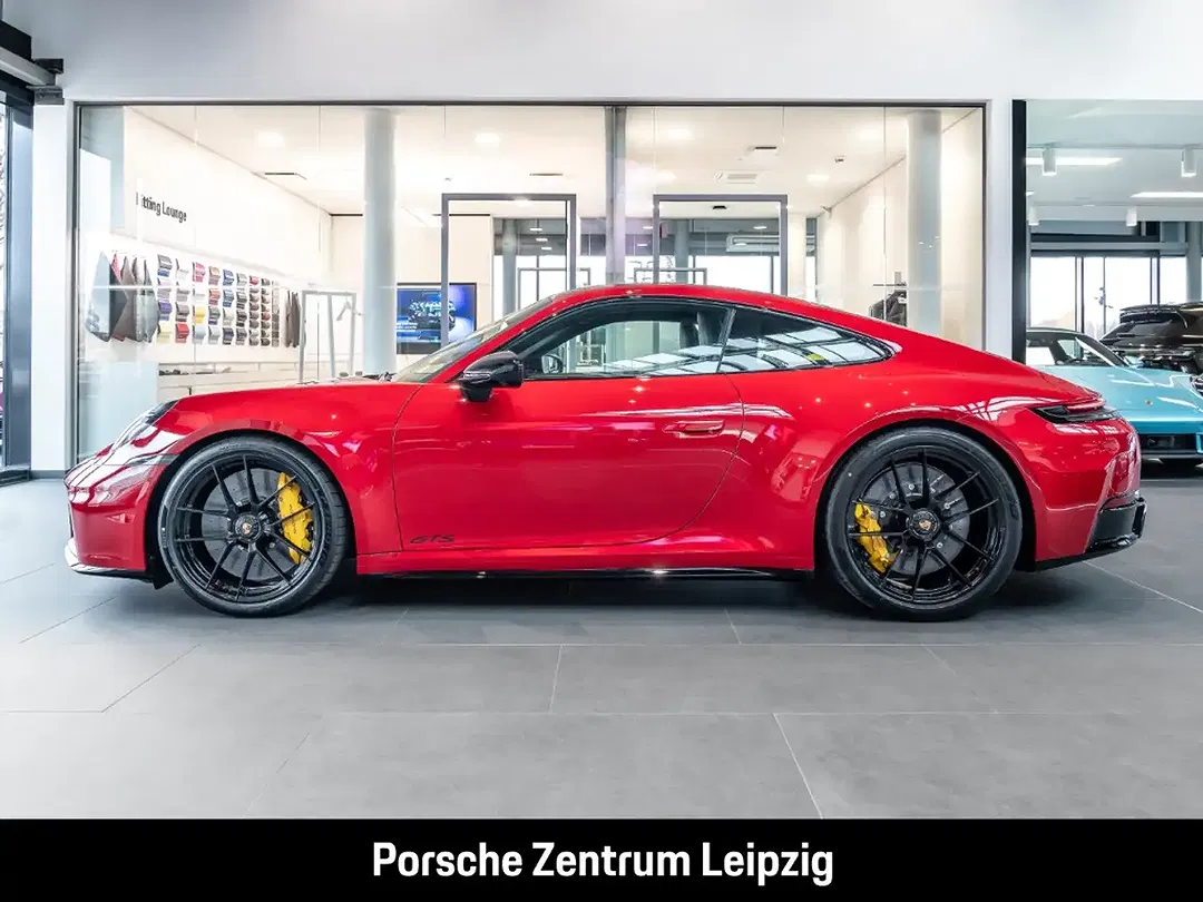 Porsche 992 - Thumbnail 2