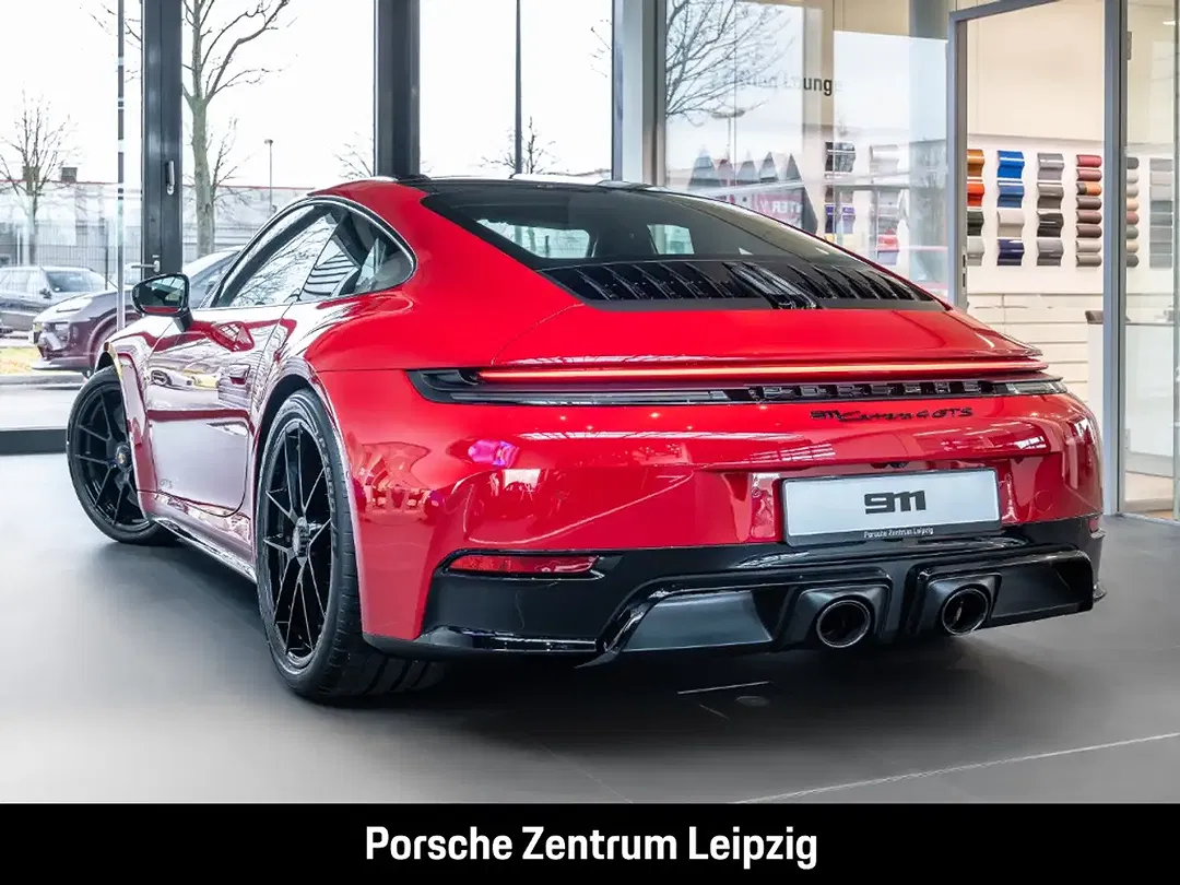Porsche 992 - Thumbnail 3