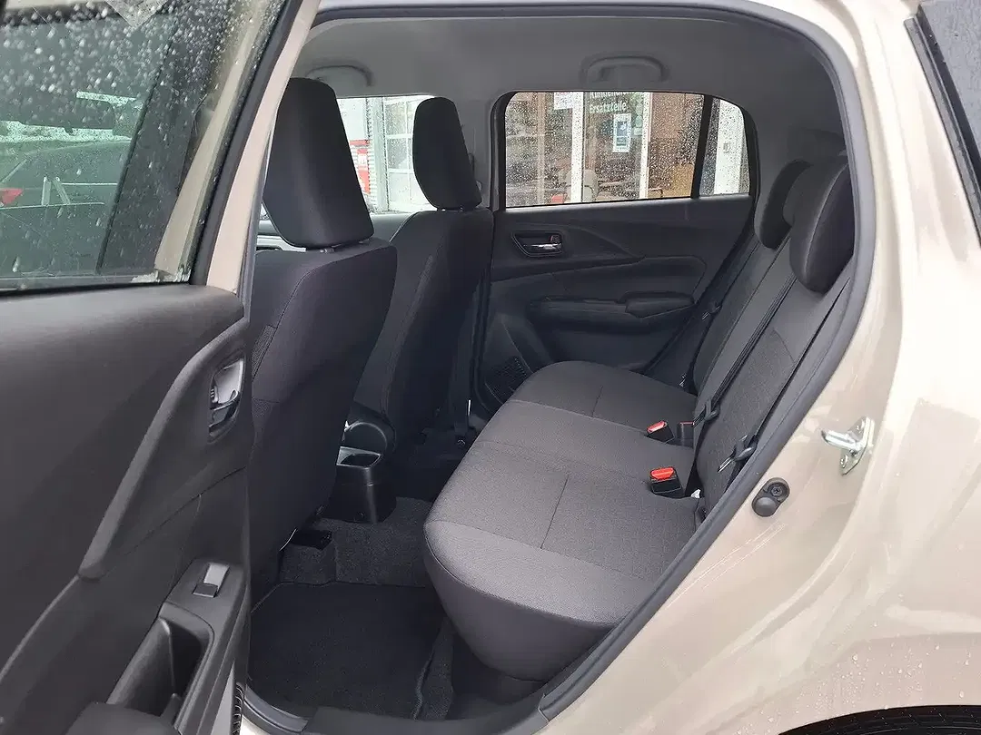 Suzuki Swift - Thumbnail 11