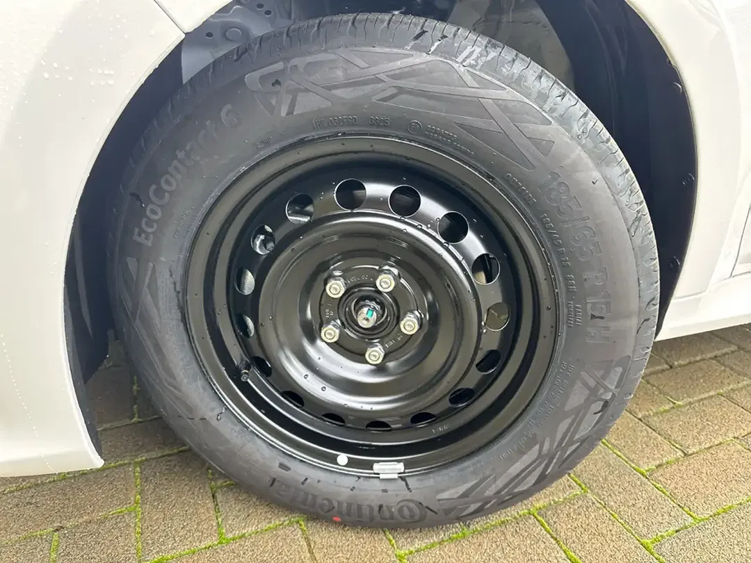 Toyota Yaris - Thumbnail 6