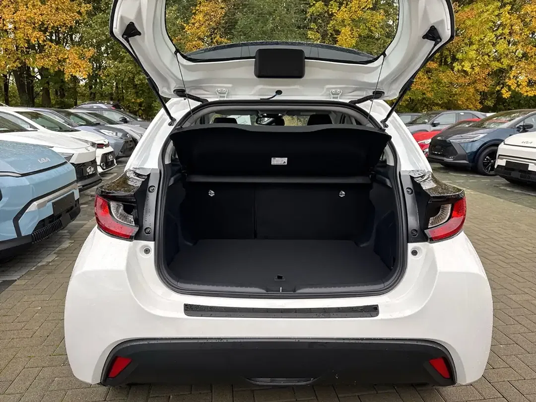 Toyota Yaris - Thumbnail 7