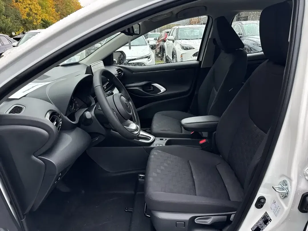 Toyota Yaris - Thumbnail 8