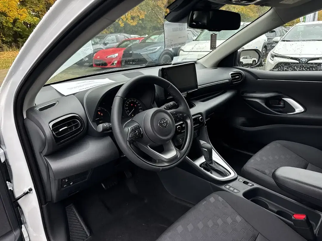 Toyota Yaris - Thumbnail 9
