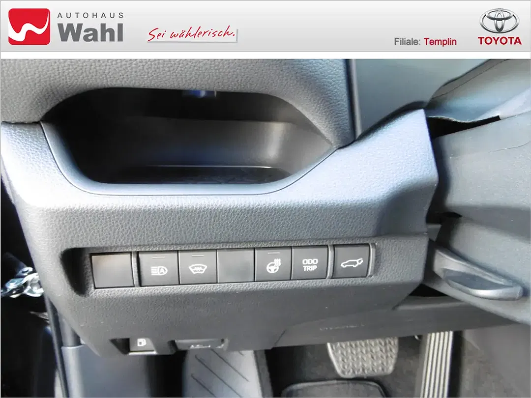 Toyota RAV 4 - Thumbnail 10