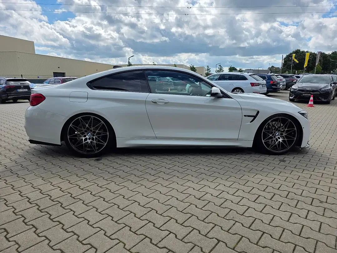 BMW M4 - Thumbnail 14