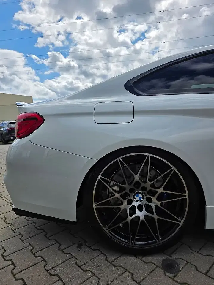 BMW M4 - Thumbnail 15