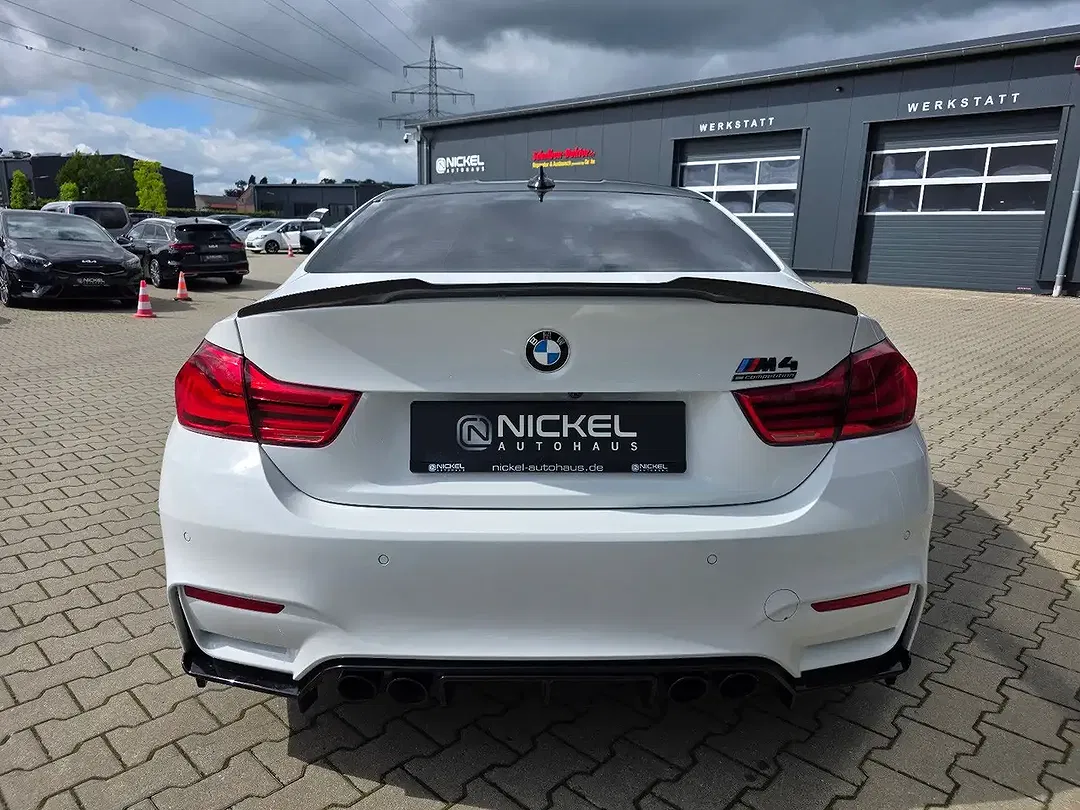 BMW M4 - Thumbnail 5