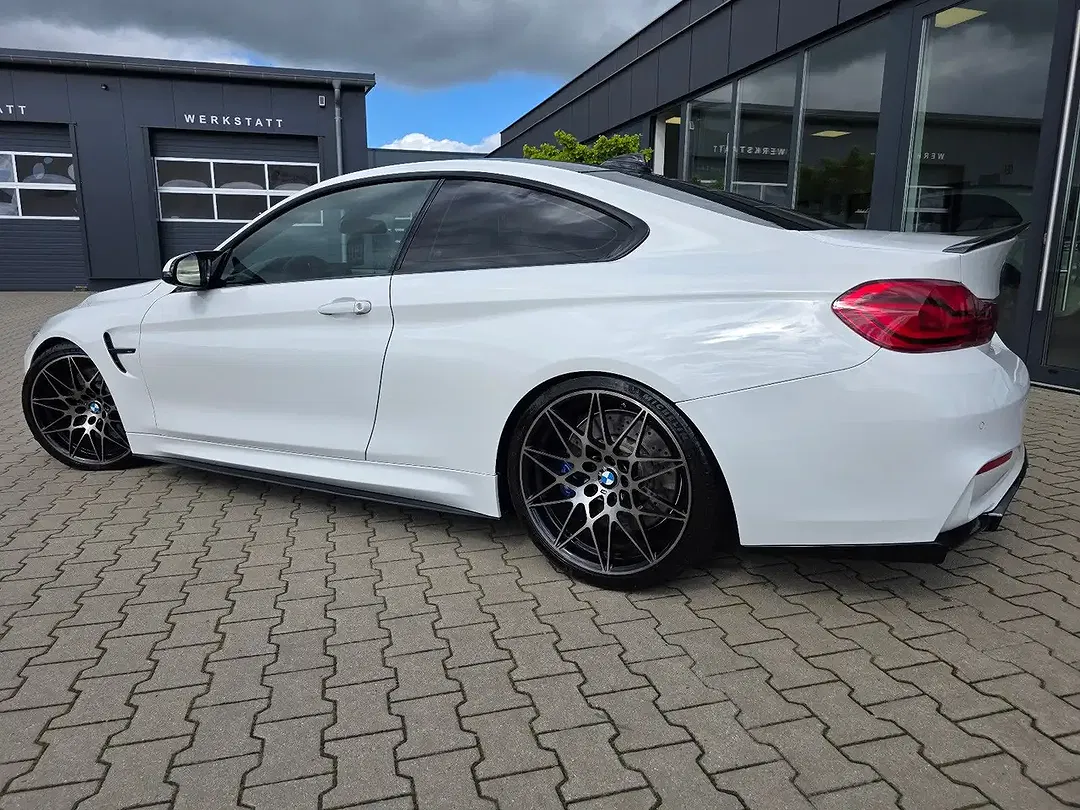 BMW M4 - Thumbnail 7