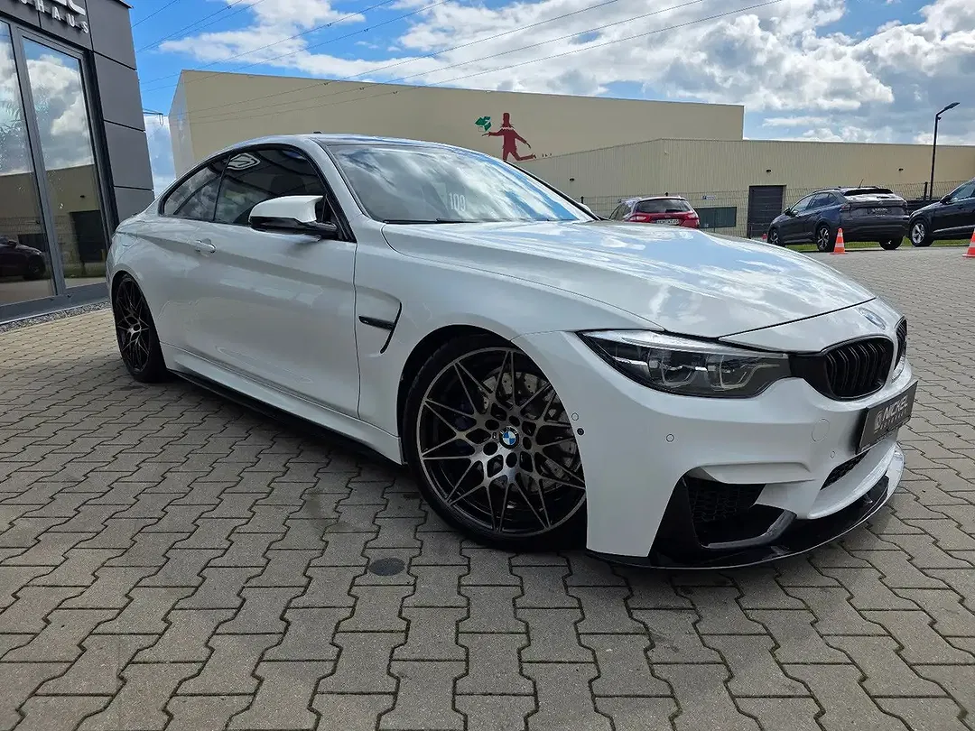 BMW M4 - Thumbnail 9