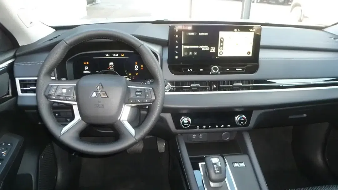 Mitsubishi Outlander - Thumbnail 10