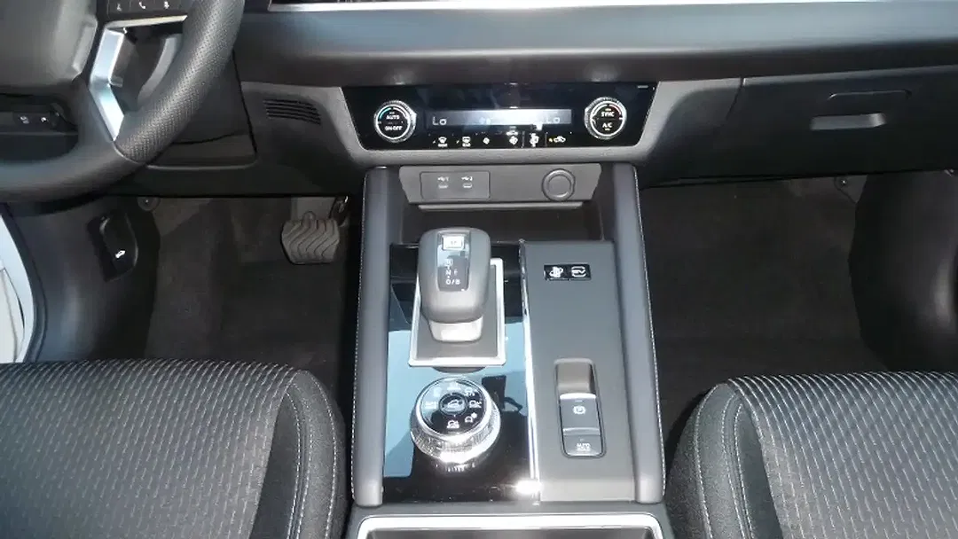 Mitsubishi Outlander - Thumbnail 13
