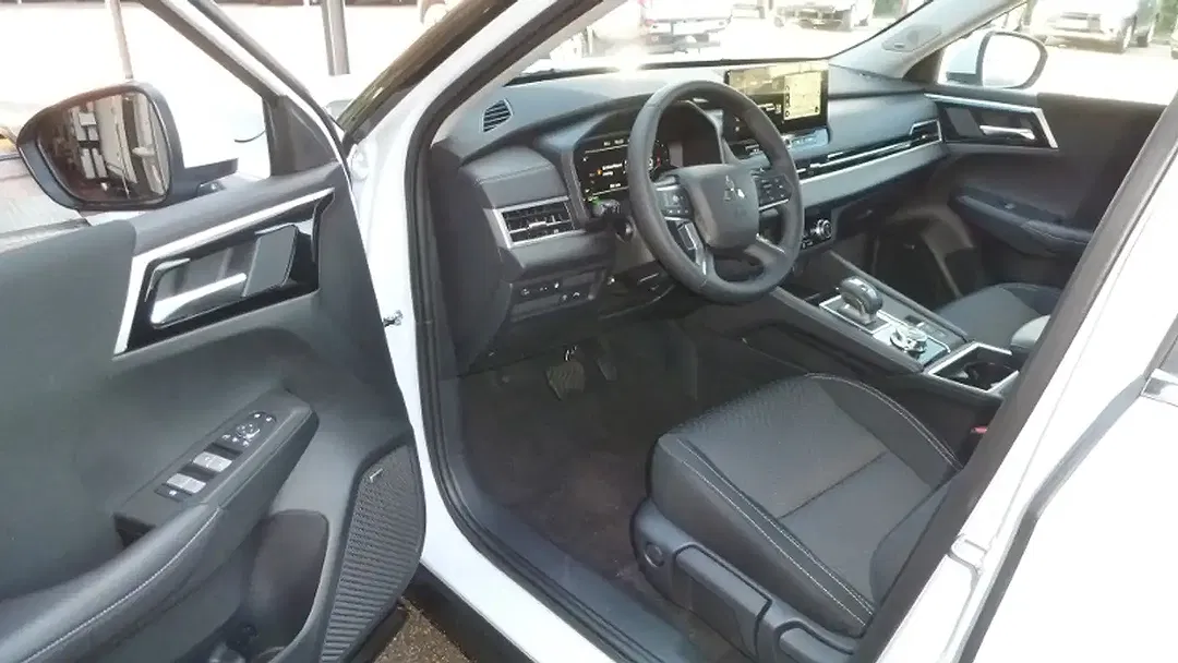 Mitsubishi Outlander - Thumbnail 14