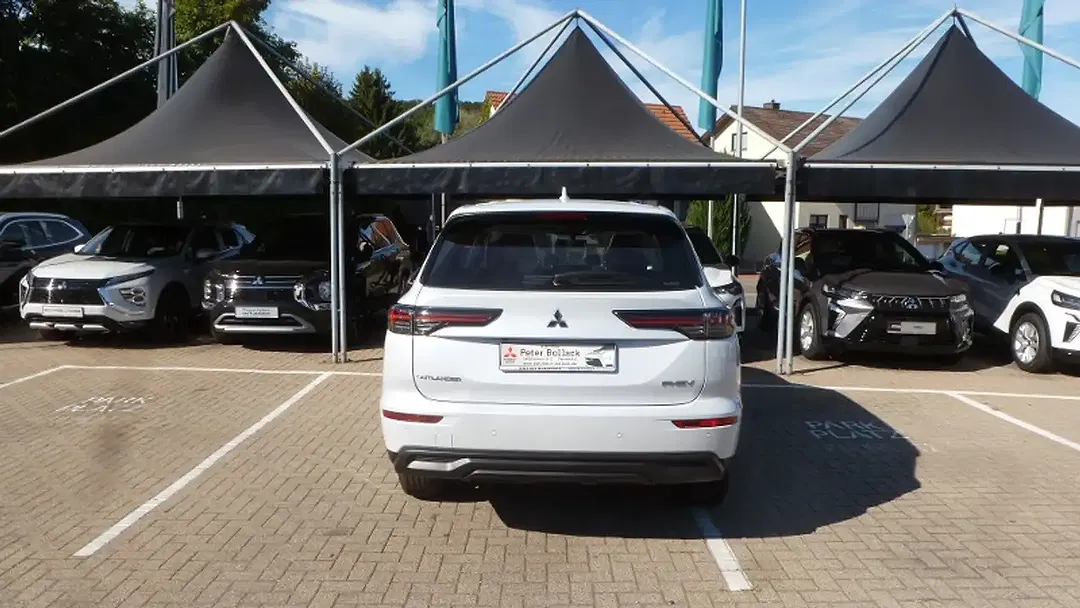 Mitsubishi Outlander - Thumbnail 4