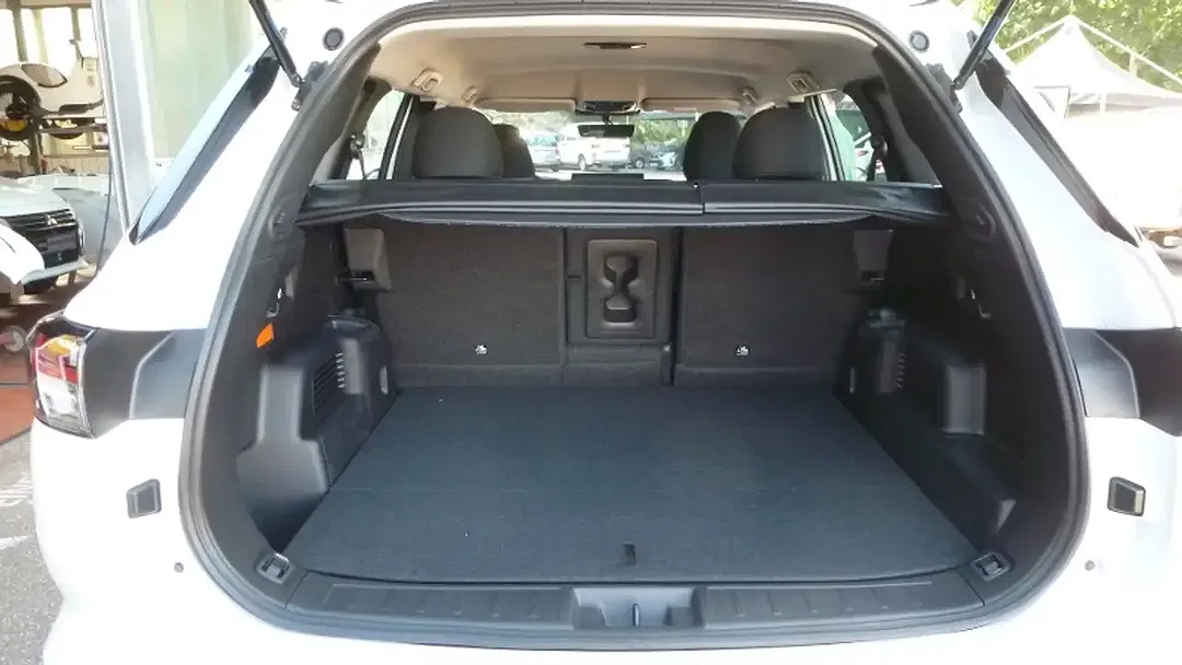 Mitsubishi Outlander - Thumbnail 5
